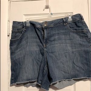 LB cut off shorts with NO holes!!